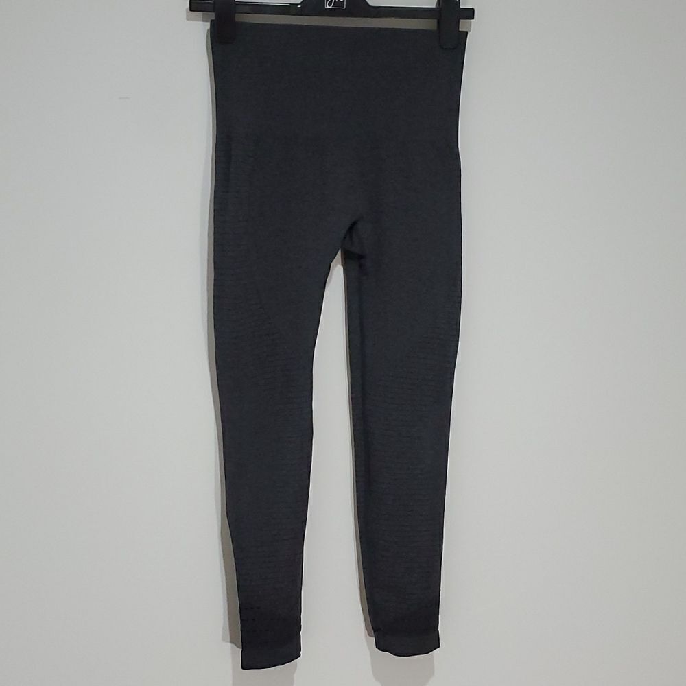 GYMSHARK small grey athletic leggings
